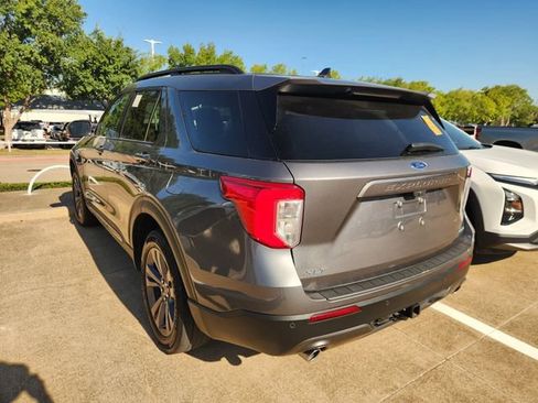 Used 2023 Ford Explorer XLT w/ Equipment Group 202A AWD/4WD image 4