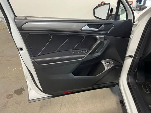Used 2024 Volkswagen Tiguan SE AWD/4WD image 24