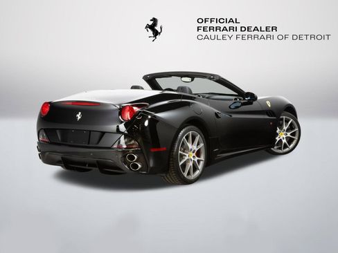Used 2010 Ferrari California RWD image 19