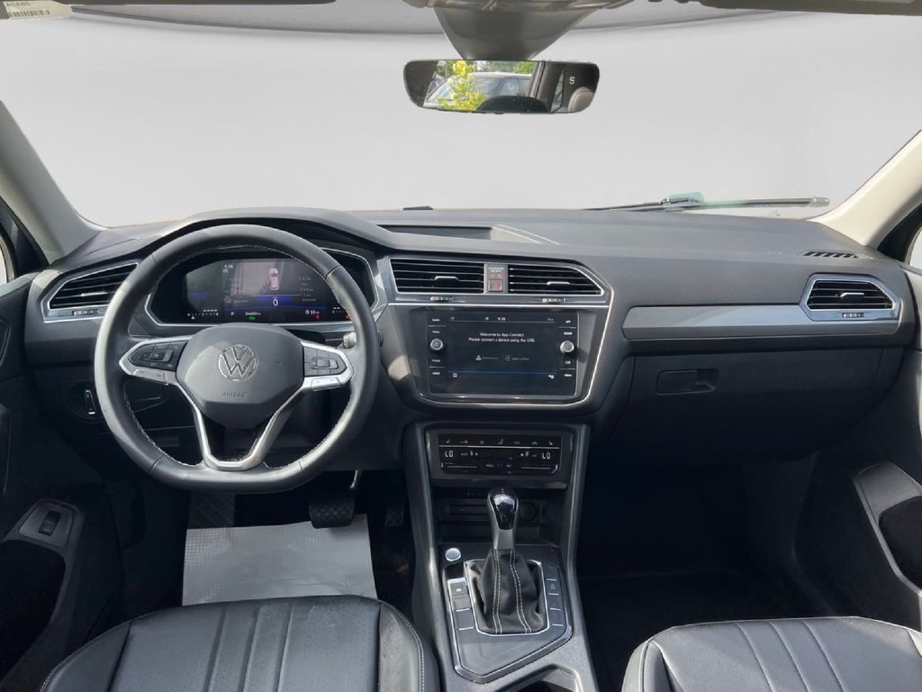 Used 2024 Volkswagen Tiguan SE FWD image 25