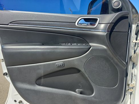 Used 2018 Jeep Grand Cherokee Limited image 25