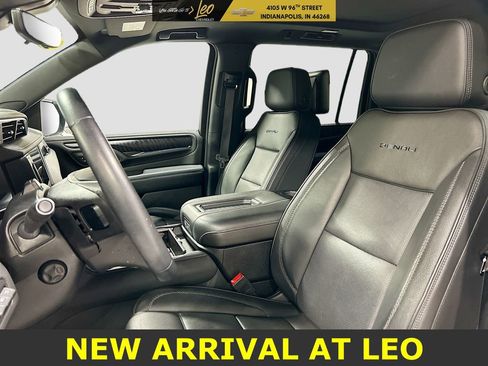 Used 2024 GMC Yukon XL Denali w/ Advanced Technology Package image 22