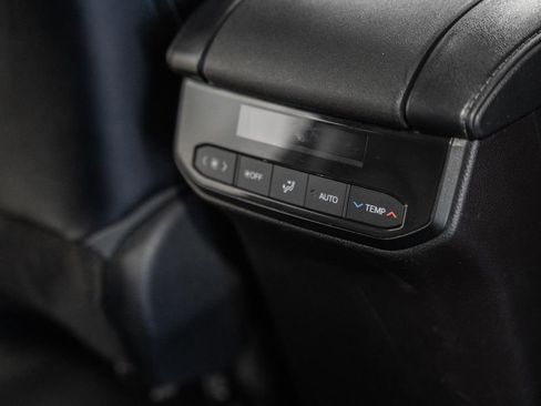 Used 2023 Toyota Highlander Limited image 34