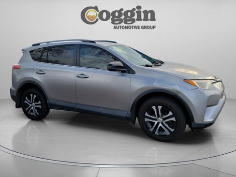 Used 2017 Toyota RAV4 LE image 5