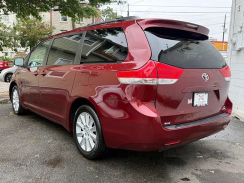 Used 2014 Toyota Sienna LE AWD/4WD image 4