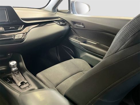 Used 2018 Toyota C-HR XLE image 21