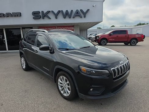 Used 2019 Jeep Cherokee Latitude w/ Popular Appearance Group FWD image 1