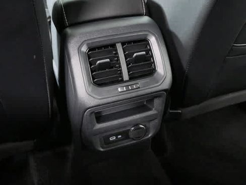 Used 2024 Volkswagen Tiguan SE FWD image 21