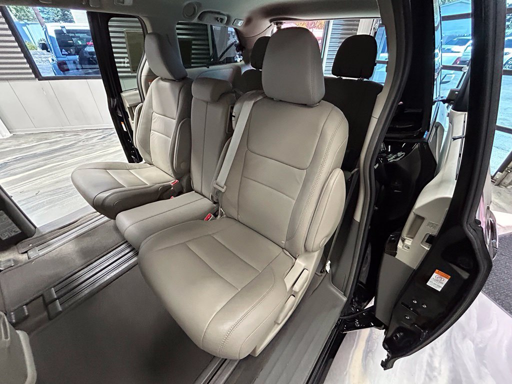Used 2017 Toyota Sienna XLE FWD image 7