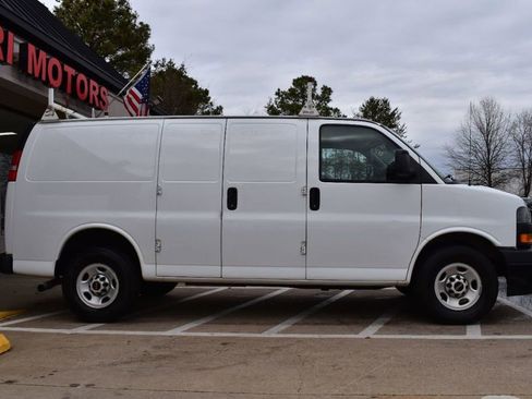 Used 2018 GMC Savana 2500 w/ Communications Package image 6