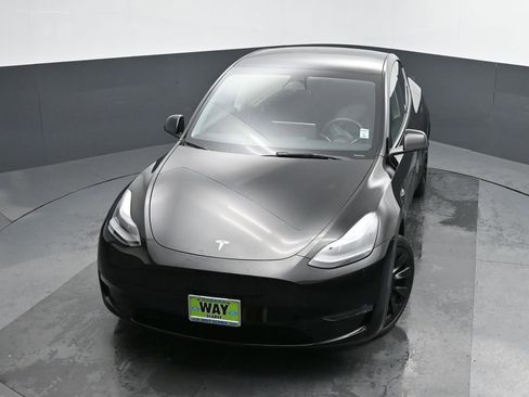 Used 2023 Tesla Model Y Long Range image 33