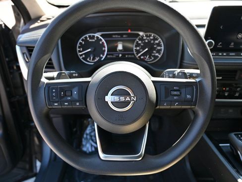 Used 2023 Nissan Rogue S FWD image 18