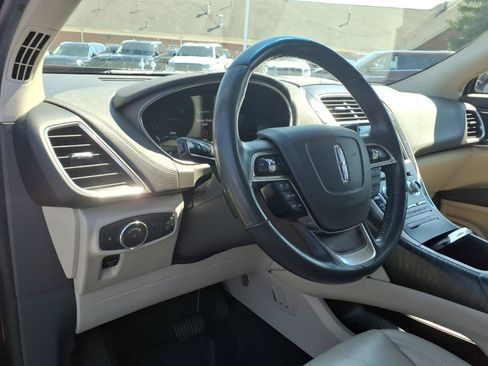 Used 2019 Lincoln Nautilus Select AWD/4WD image 14