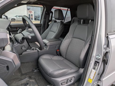 Used 2025 Toyota 4Runner TRD Off-Road Premium image 12