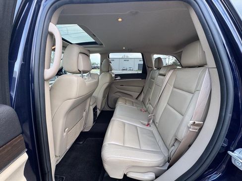Used 2018 Jeep Grand Cherokee Limited image 12