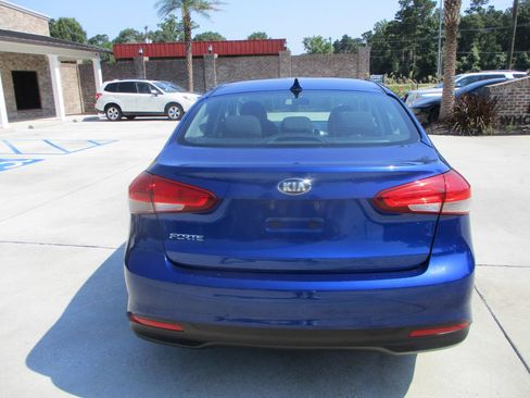 Used 2017 Kia Forte LX FWD image 9