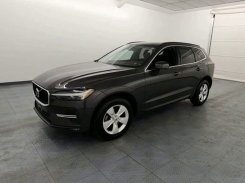 Used 2022 Volvo XC60 B5 Momentum image 4