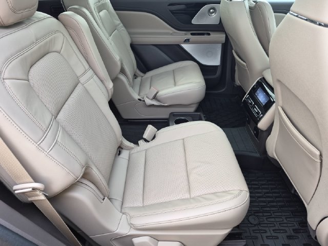 Used 2024 Lincoln Aviator Reserve w/ Equipment Group 201A AWD/4WD image 31