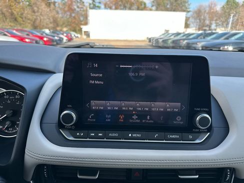 Used 2023 Nissan Rogue SL image 12