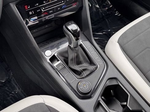 Used 2025 Volkswagen Taos SE image 16