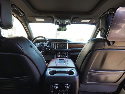 Used 2023 GMC Yukon Denali Ultimate AWD/4WD image 42