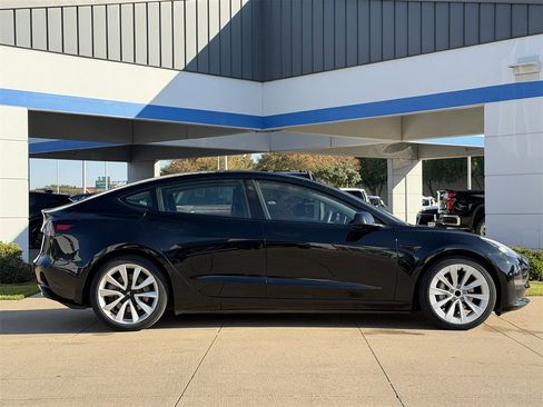 Used 2023 Tesla Model 3 Standard Range image 3