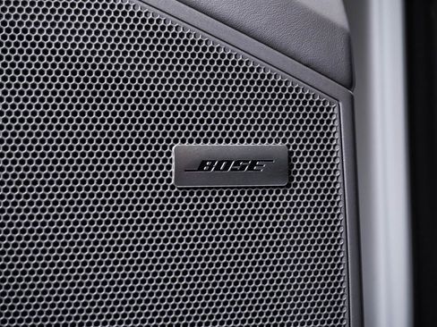 Certified 2023 Porsche Cayenne Platinum Edition image 27