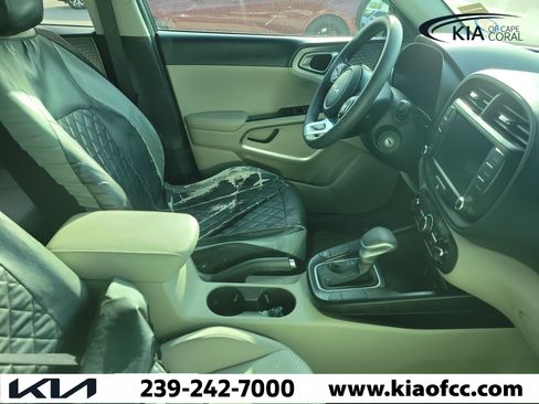 Certified 2024 Kia Soul LX FWD image 9