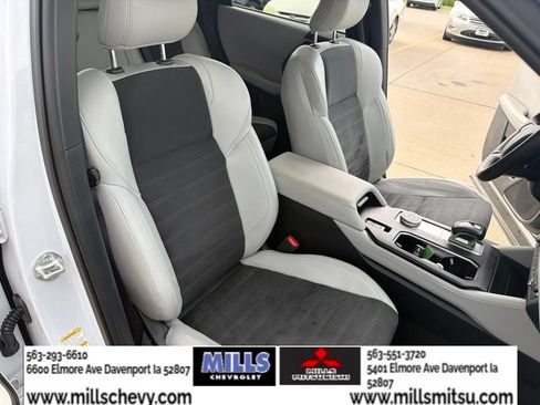 Used 2025 Mitsubishi Outlander SE FWD image 24