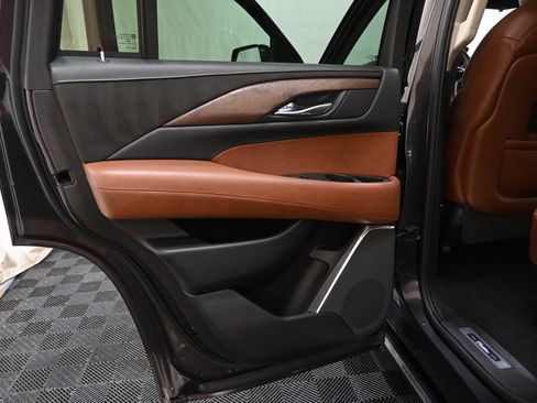 Used 2017 Cadillac Escalade Premium Luxury AWD/4WD image 21