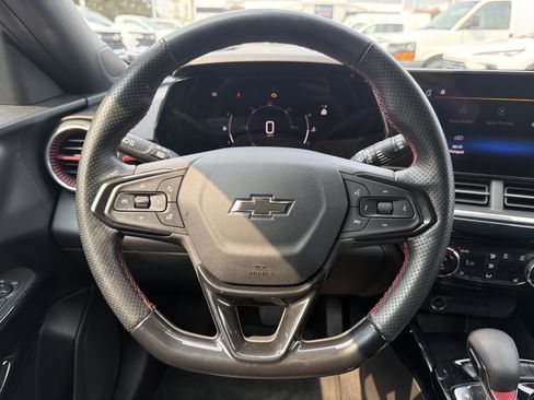 Used 2024 Chevrolet Trax RS FWD image 18