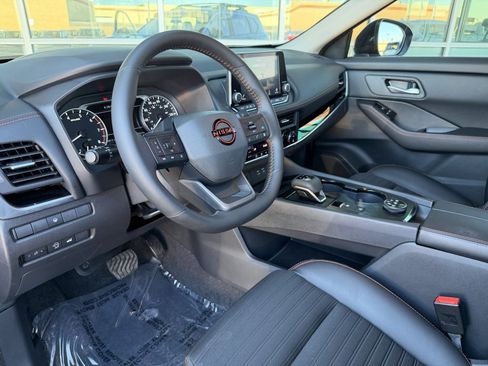 Used 2025 Nissan Rogue SV image 33