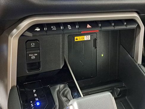 Used 2024 Toyota Tundra Limited AWD/4WD image 31