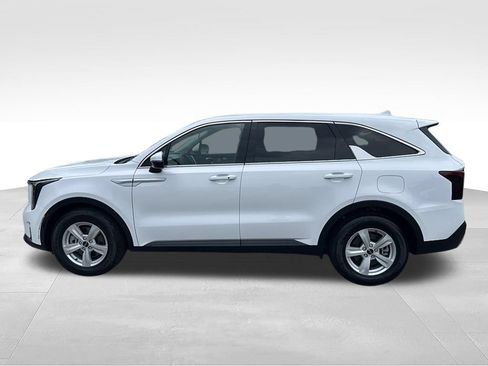Used 2024 Kia Sorento LX FWD image 4