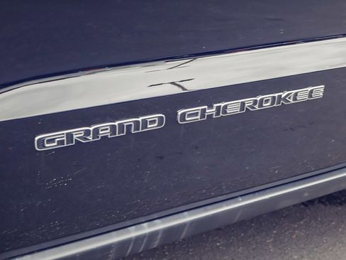 Used 2021 Jeep Grand Cherokee Laredo X image 28