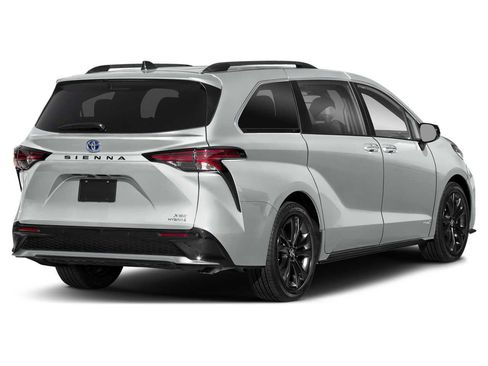 New 2026 Toyota Sienna XSE image 2