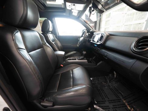 Used 2019 Toyota Tacoma SR5 AWD/4WD image 26
