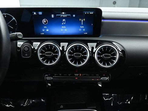 Used 2025 Mercedes-Benz CLA 250 image 29