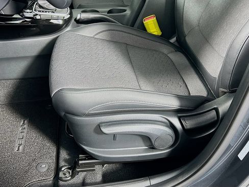 New 2026 Kia Seltos S FWD image 17