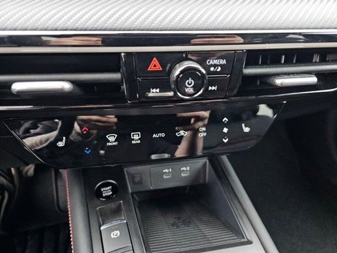 Used 2025 Nissan Kicks SR w/ SR Premium Package image 36