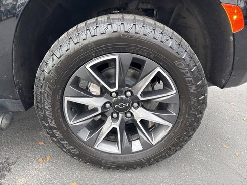 Used 2021 Chevrolet Tahoe Z71 w/ Z71 Signature Package image 9