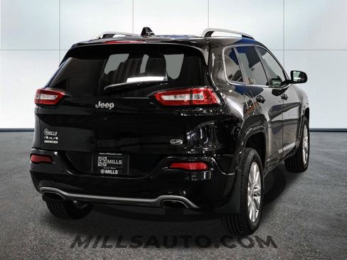 Used 2017 Jeep Cherokee Overland AWD/4WD image 7