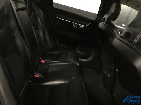 Used 2020 Volvo V90 T6 Cross Country image 32