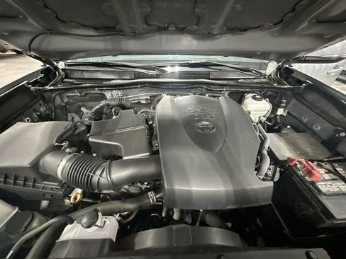Used 2021 Toyota Tacoma TRD Off-Road w/ Blackout Package (TMS) AWD/4WD image 22