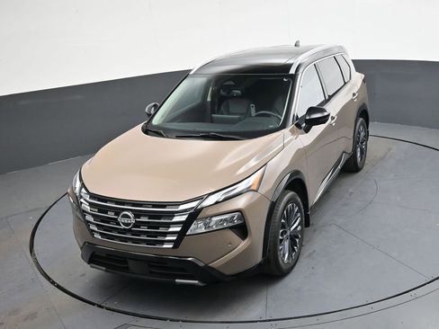 Used 2024 Nissan Rogue Platinum image 29