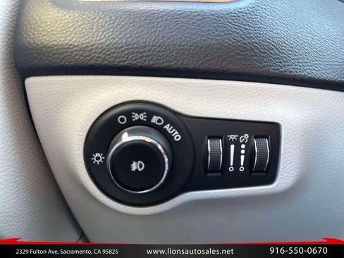 Used 2019 Jeep Compass Latitude FWD image 22