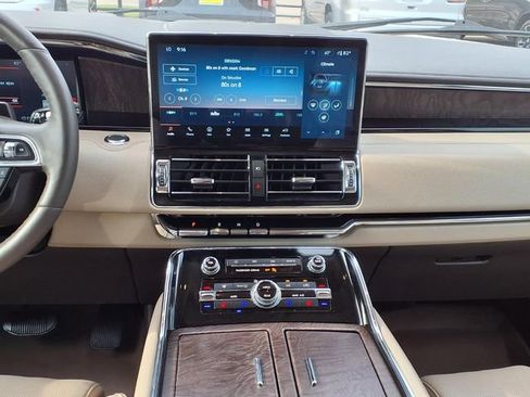 Certified 2023 Lincoln Navigator Reserve AWD/4WD image 9