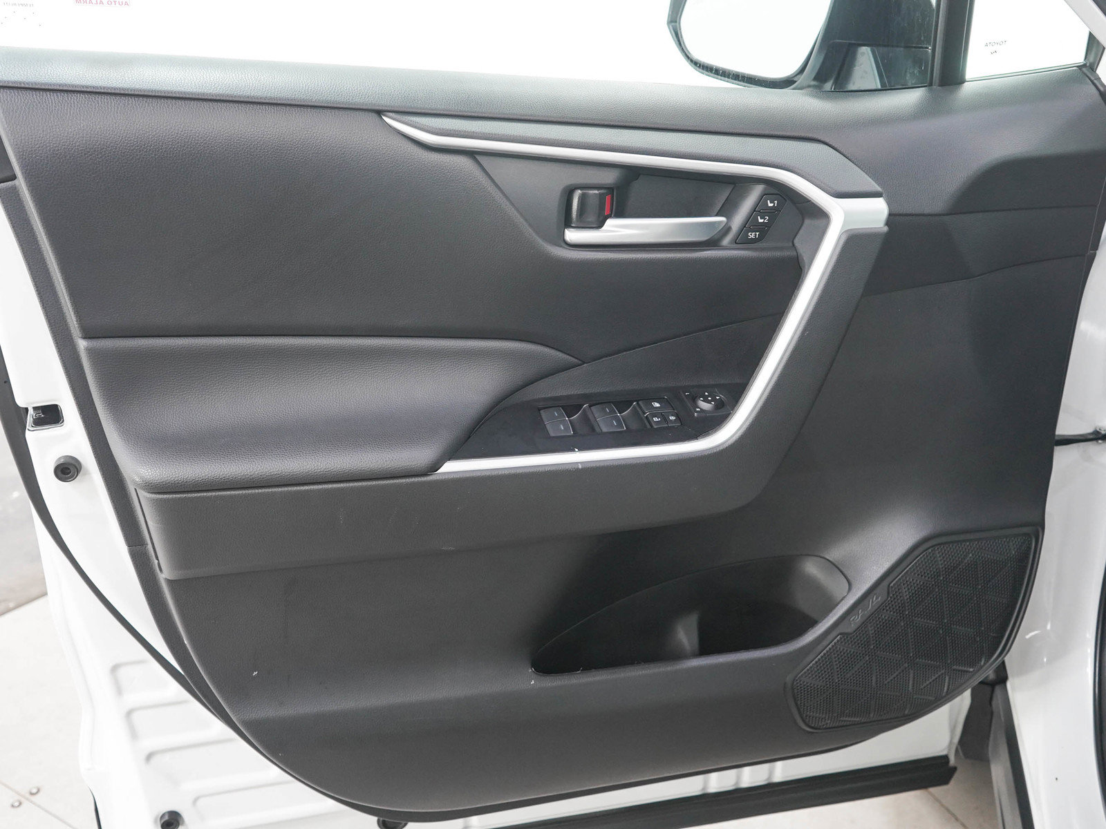 Used 2025 Toyota RAV4 XLE Premium w/ Weather Package AWD/4WD image 21