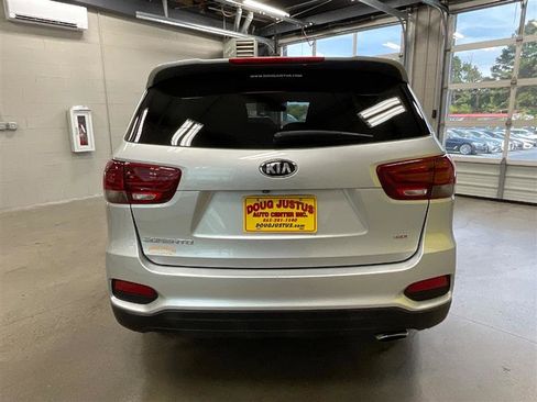 Used 2020 Kia Sorento LX image 4