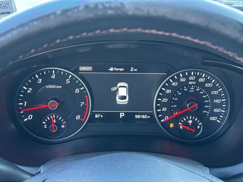 Used 2020 Kia Stinger GT1 RWD image 10